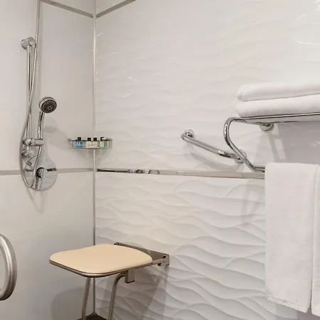 Ramada 4*