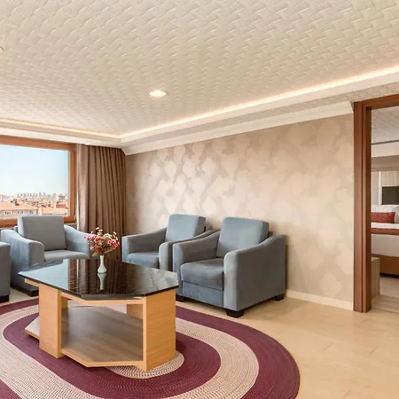 Ramada 4*