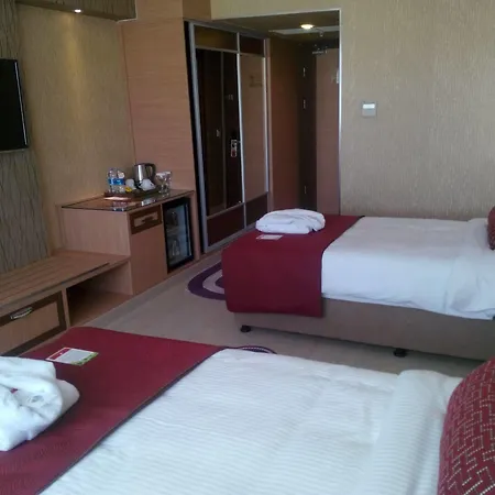Ramada 4*