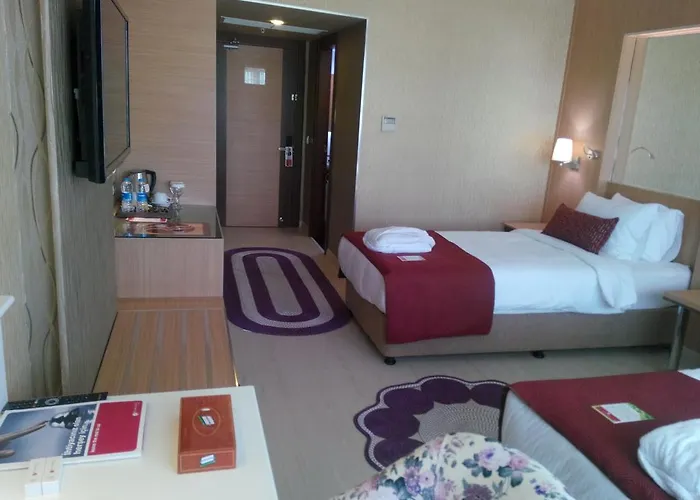 Ramada 4* אושאק