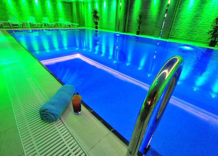 Ramada מלון אושאק