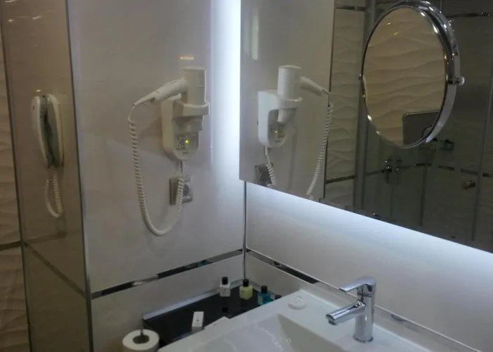 מלון Ramada אושאק