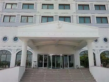 מלון Ramada אושאק